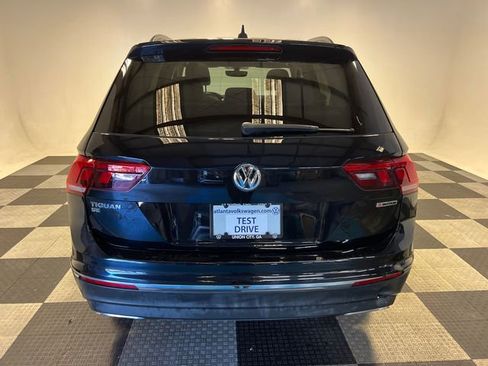 Used 2021 Volkswagen Tiguan SE w/ Panoramic Sunroof Package image 4