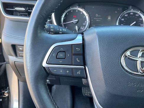 Used 2022 Toyota Highlander XLE image 31