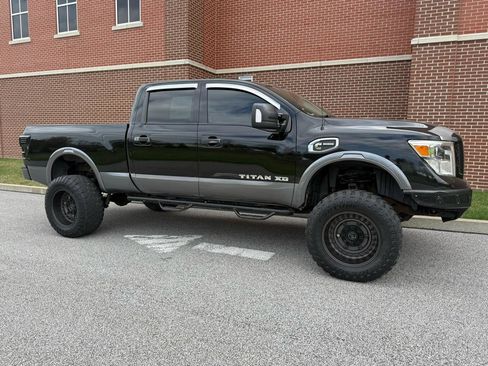 Used 2017 Nissan Titan PRO-4X image 22