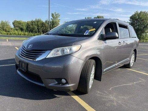 Used 2017 Toyota Sienna XLE w/ XLE Navigation Package AWD/4WD image 6