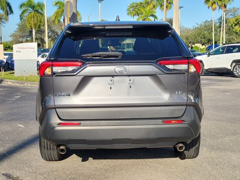 Used 2022 Toyota RAV4 LE image 5