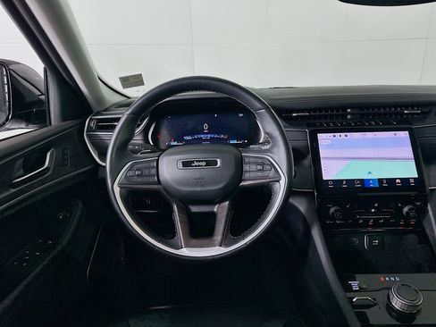 Used 2022 Jeep Grand Cherokee L Limited image 17