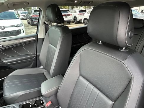 Certified 2023 Volkswagen Tiguan SE w/ Panoramic Sunroof Package FWD image 21