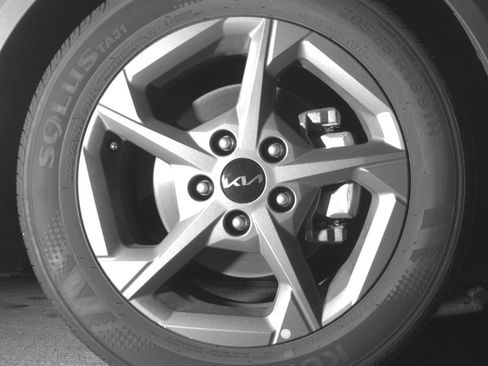 Used 2025 Kia K4 FWD image 13
