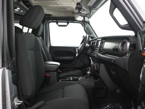 Used 2019 Jeep Wrangler Sport AWD/4WD image 12