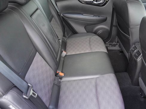 Used 2021 Nissan Rogue Sport SV w/ Technology Package FWD image 30