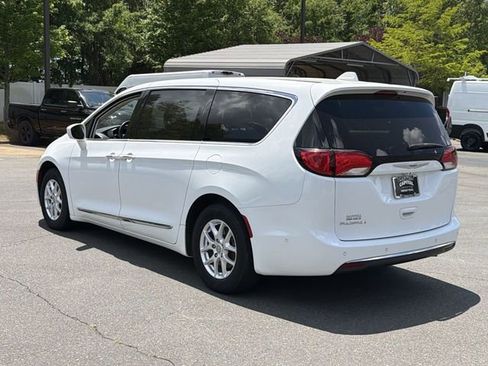 Used 2020 Chrysler Pacifica Touring w/ Advanced Safetytec Group FWD image 11