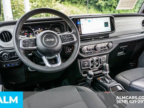 Used 2024 Jeep Wrangler Unlimited Sahara AWD/4WD image 28