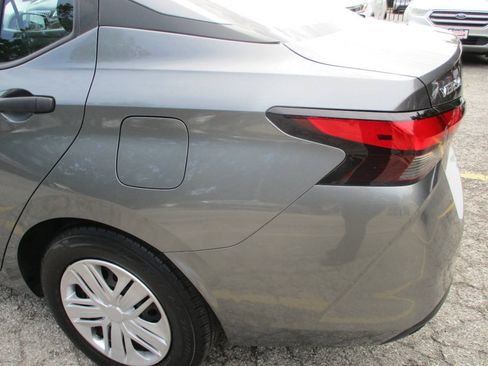 Used 2021 Nissan Versa S FWD image 16