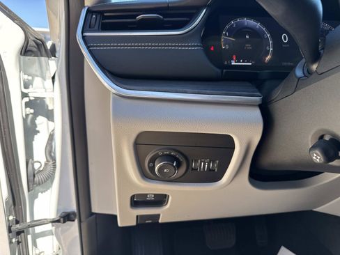 Used 2023 Jeep Grand Cherokee L Overland w/ Advanced Protech Group III image 32