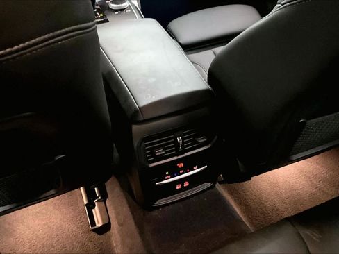 Used 2023 BMW i4 eDrive40 w/ M Sport Package image 36