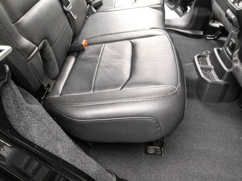 Used 2022 Jeep Wrangler Unlimited Sahara image 35