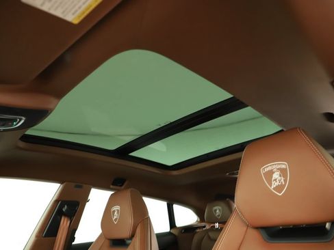 Used 2025 Lamborghini Urus SE AWD/4WD image 28