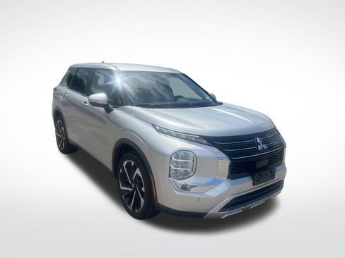 Used 2024 Mitsubishi Outlander SE FWD image 2