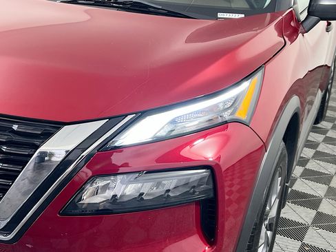 Used 2023 Nissan Rogue S image 11