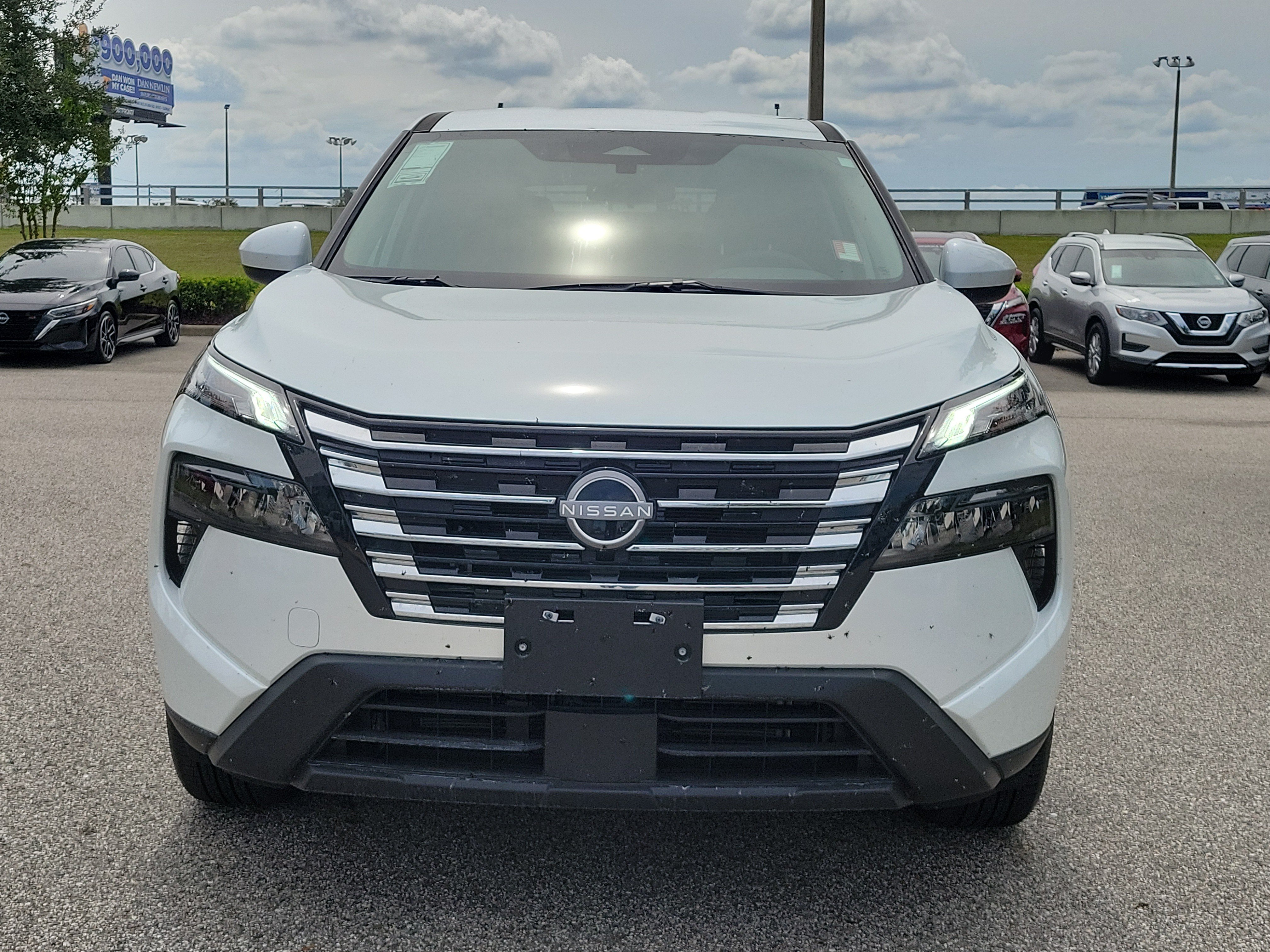 Certified 2025 Nissan Rogue SV AWD/4WD image 2