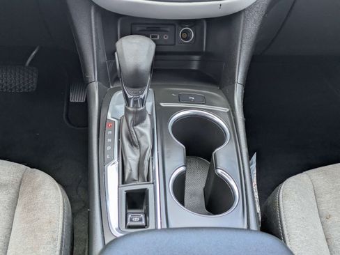 Used 2022 Chevrolet Equinox LT FWD image 17