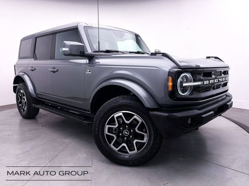 Used 2023 Ford Bronco Outer Banks AWD/4WD image 1