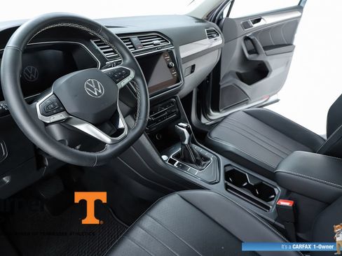 Used 2024 Volkswagen Tiguan SE w/ Panoramic Sunroof Package FWD image 58