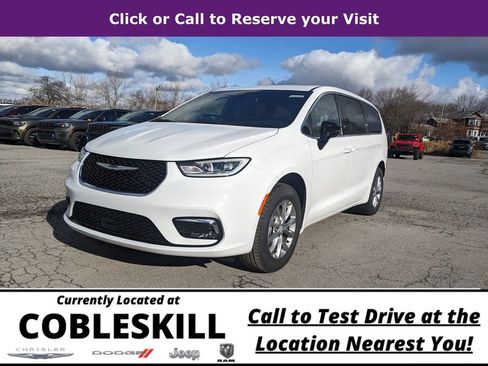 New 2026 Chrysler Pacifica Select image 5