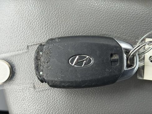 Used 2021 Hyundai Elantra SEL FWD image 25