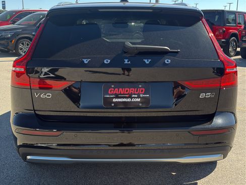 Used 2025 Volvo V60 B5 Cross Country Plus AWD/4WD image 7