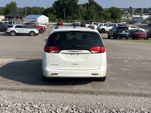 Used 2021 Chrysler Voyager Lxi FWD image 4
