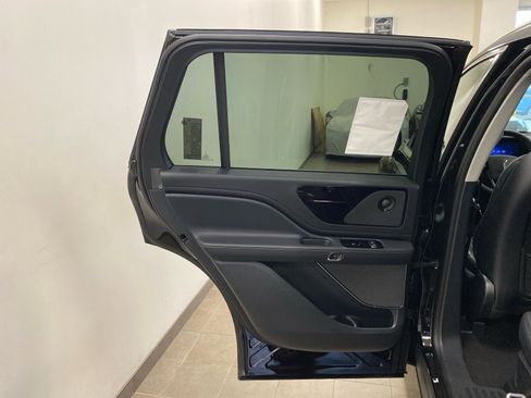 New 2026 Lincoln Aviator Premiere image 8