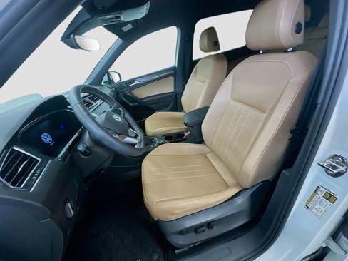 Used 2023 Volkswagen Tiguan SE AWD/4WD image 13