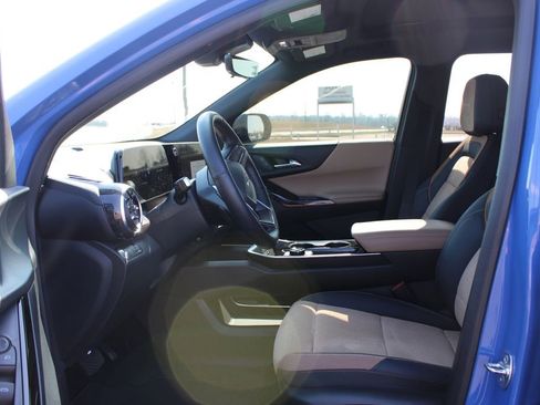 Used 2025 Chevrolet Equinox ACTIV w/ Safety and Technology Package image 16