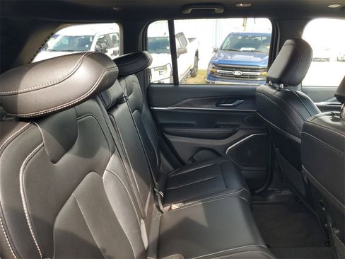 Used 2024 Jeep Grand Cherokee Limited 4xe image 33