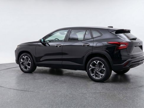 Used 2025 Chevrolet Trax LT w/ LT Convenience Package FWD image 6
