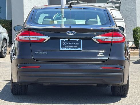 Used 2020 Ford Fusion SE FWD image 8