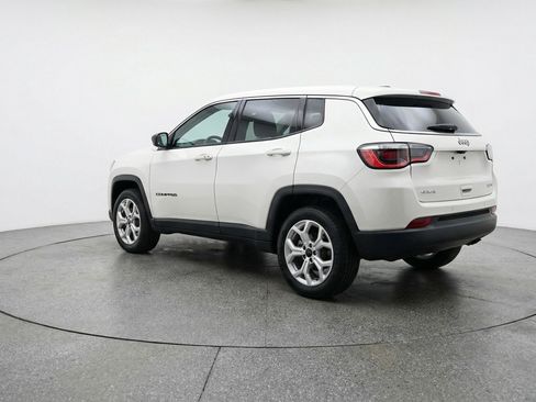 Used 2025 Jeep Compass Latitude image 6