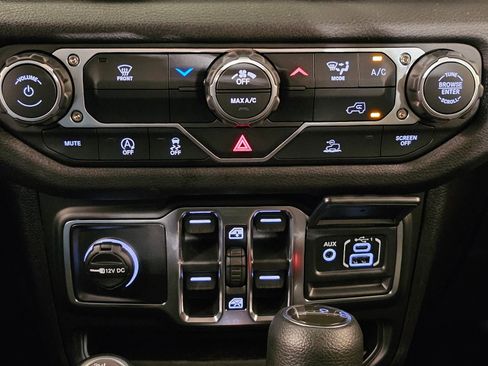 New 2026 Jeep Gladiator Sport image 28