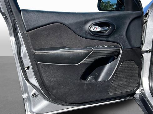 Used 2016 Jeep Cherokee Latitude image 16