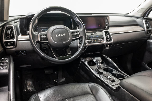 Used 2023 Kia Sorento EX w/ Panoramic Sunroof Package FWD image 7