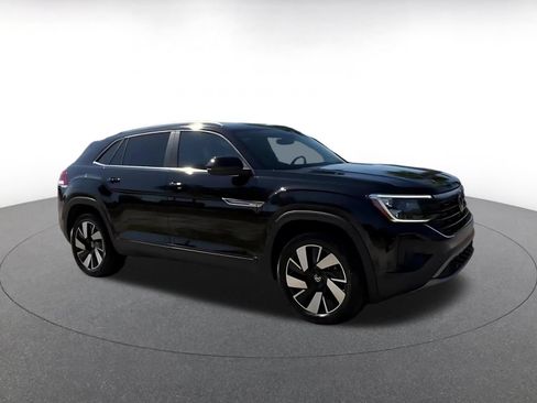 Used 2026 Volkswagen Atlas Cross Sport SE FWD image 2