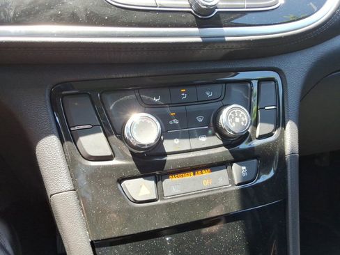 Used 2021 Buick Encore Preferred FWD image 31