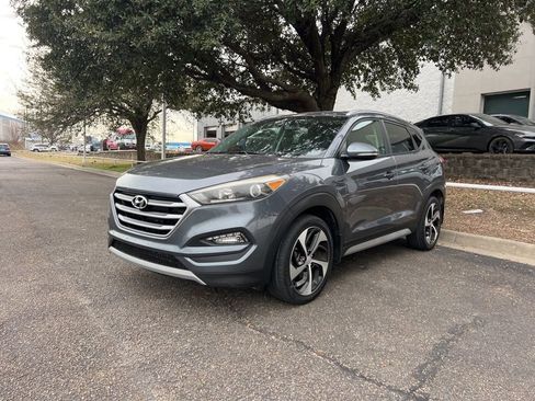 Used 2018 Hyundai Tucson Sport image 3