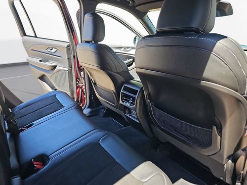 Used 2023 Jeep Grand Cherokee Altitude AWD/4WD image 11