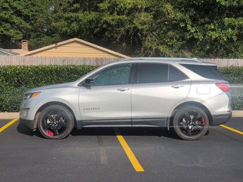 Used 2021 Chevrolet Equinox Premier w/ Redline Edition FWD image 2