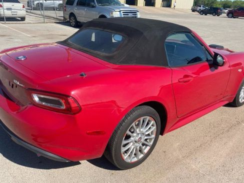 Used 2017 FIAT 124 Spider Classica RWD image 2