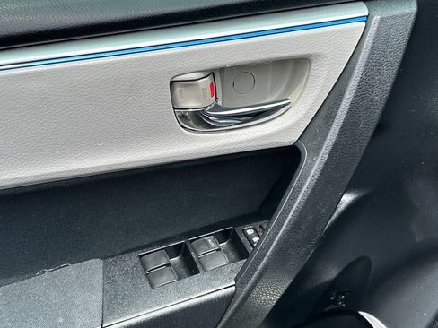 Used 2015 Toyota Corolla LE FWD image 12