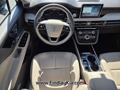 Used 2022 Lincoln Corsair Reserve w/ Rear Removable Package Tray FWD image 11