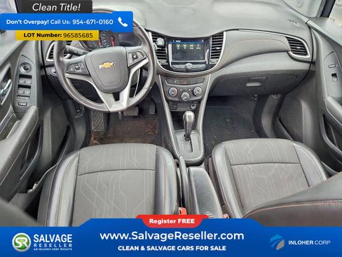 Used 2019 Chevrolet Trax LT w/ LT Convenience Package image 11