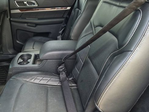 Used 2018 Ford Explorer Platinum AWD/4WD image 8