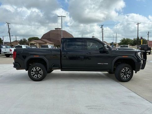 Used 2022 GMC Sierra 2500 AT4 w/ AT4 Preferred Package AWD/4WD image 2