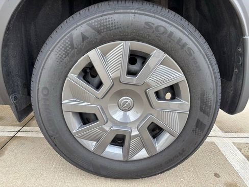 Used 2025 Nissan Kicks S image 9