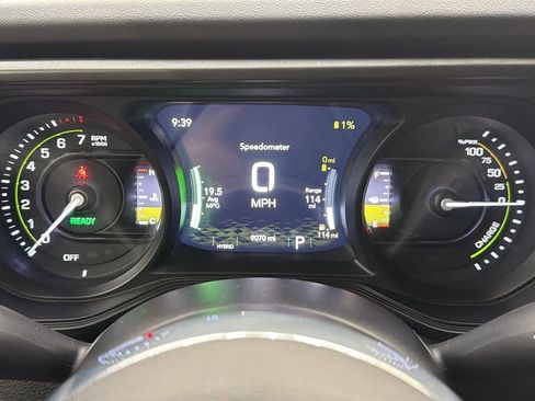 Used 2025 Jeep Wrangler Unlimited Sahara w/ Safety Group AWD/4WD image 29